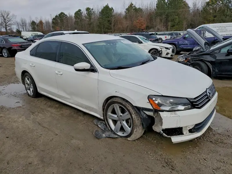 2013 VOLKSWAGEN PASSAT SE  