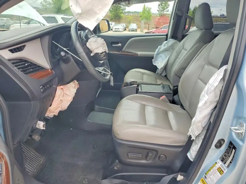 2015 TOYOTA SIENNA LIMITED PREMIUM 7-PASSENGER  