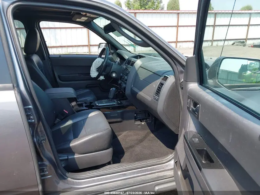 2011 FORD ESCAPE LIMITED
