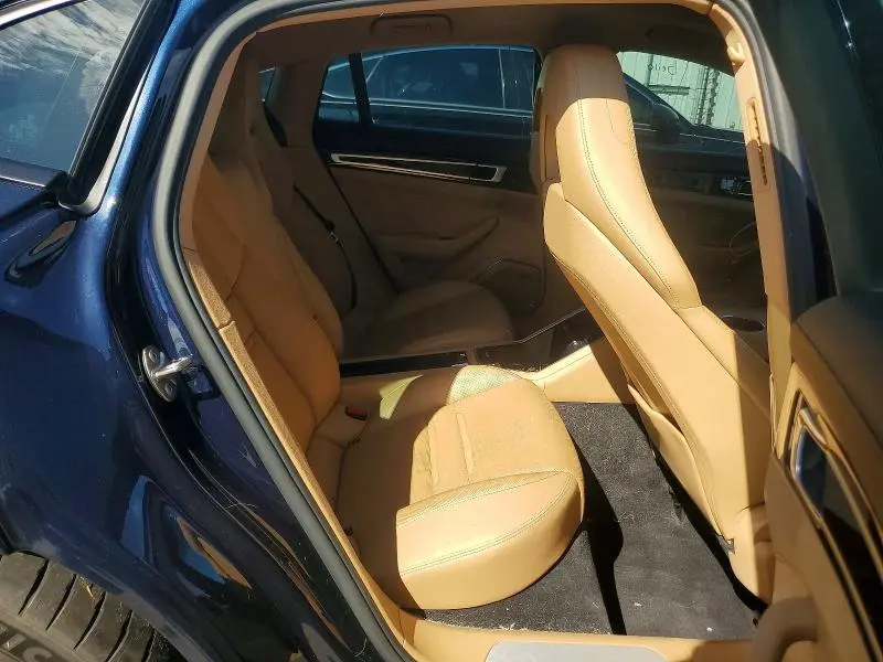 2018 PORSCHE PANAMERA 4  