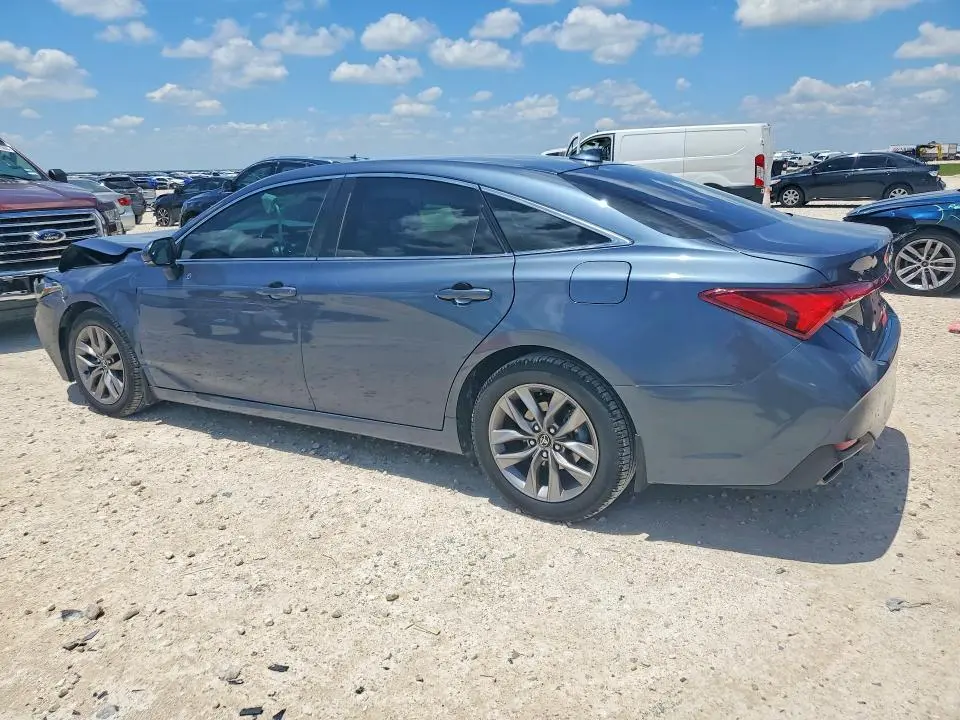 2020 TOYOTA AVALON XLE  