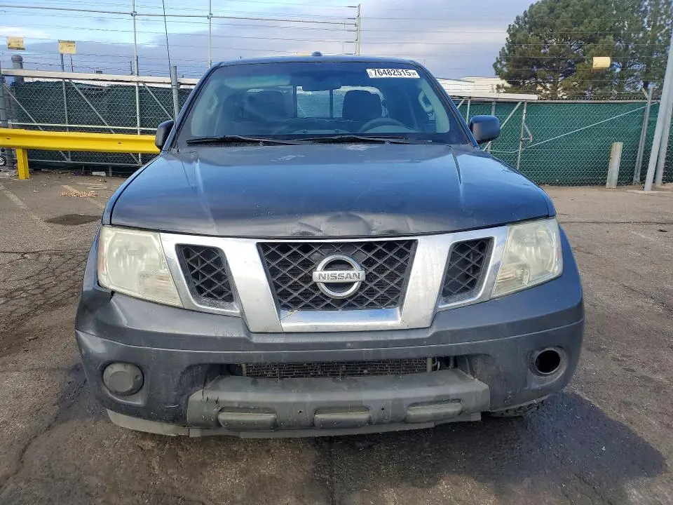 2015 NISSAN FRONTIER SV  