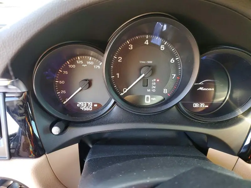 2024 PORSCHE MACAN BASE  