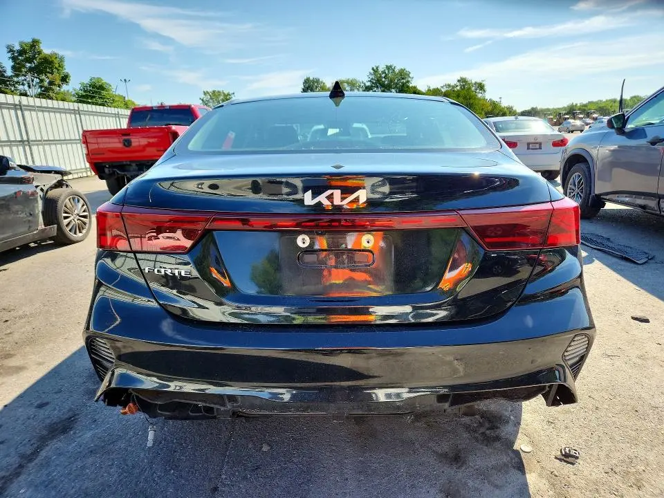 2022 KIA FORTE LXS  