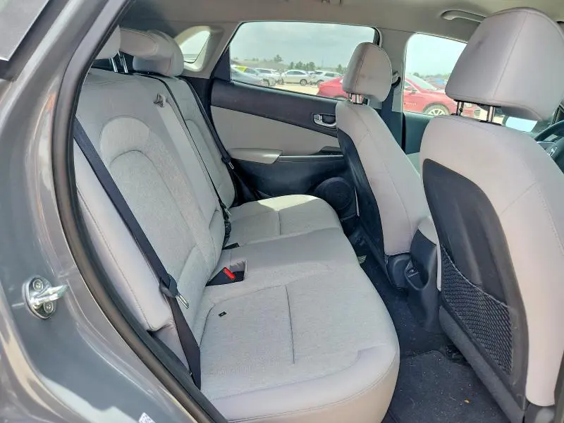 2023 HYUNDAI KONA SE  