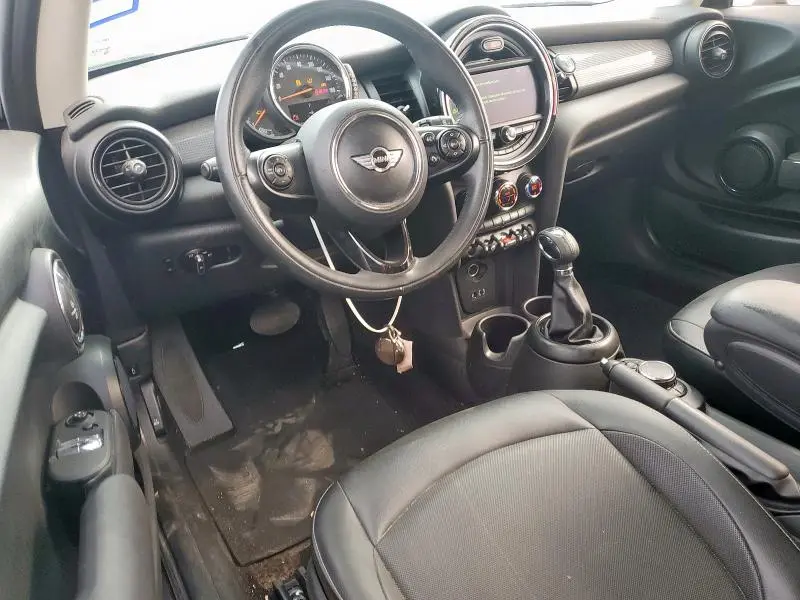 2017 MINI COOPER   
