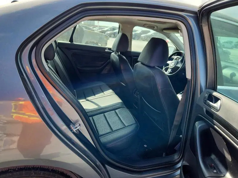 2010 VOLKSWAGEN JETTA SE  