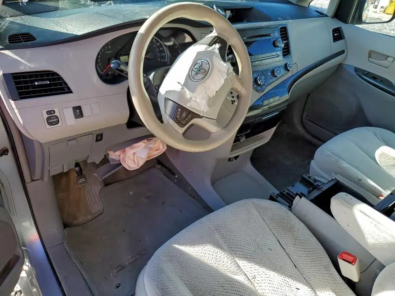 2011 TOYOTA SIENNA BASE  