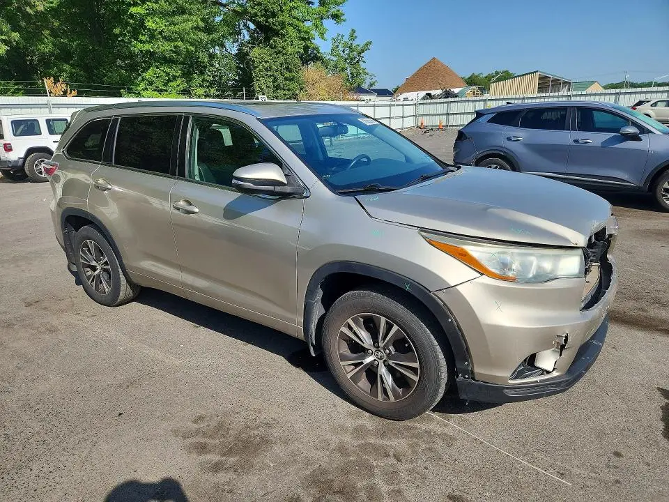2016 TOYOTA HIGHLANDER XLE  
