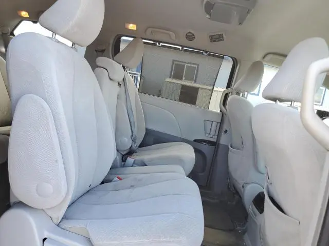 2014 TOYOTA SIENNA LE  