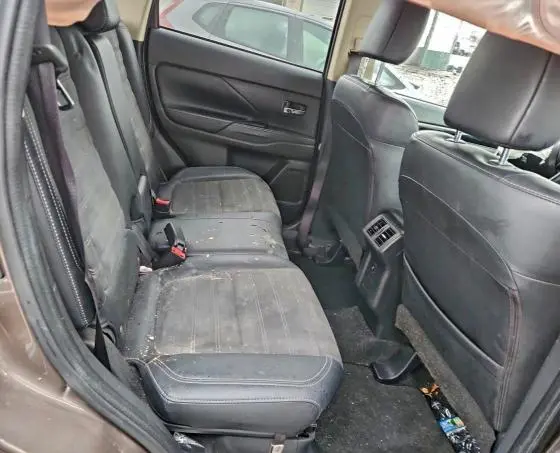 2019 MITSUBISHI OUTLANDER SE  