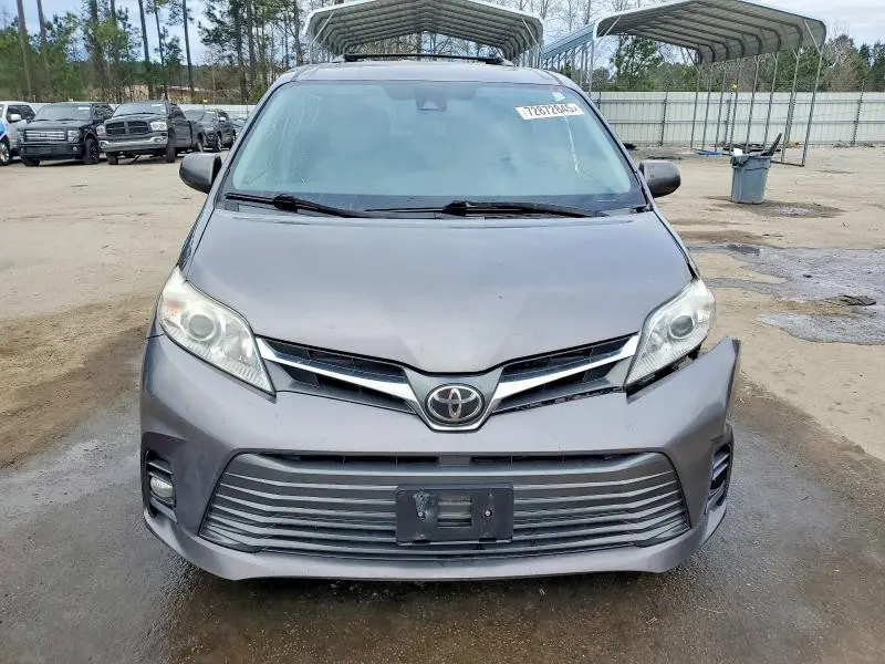 2018 TOYOTA SIENNA XLE  