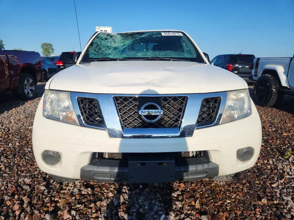 2016 NISSAN FRONTIER SV  