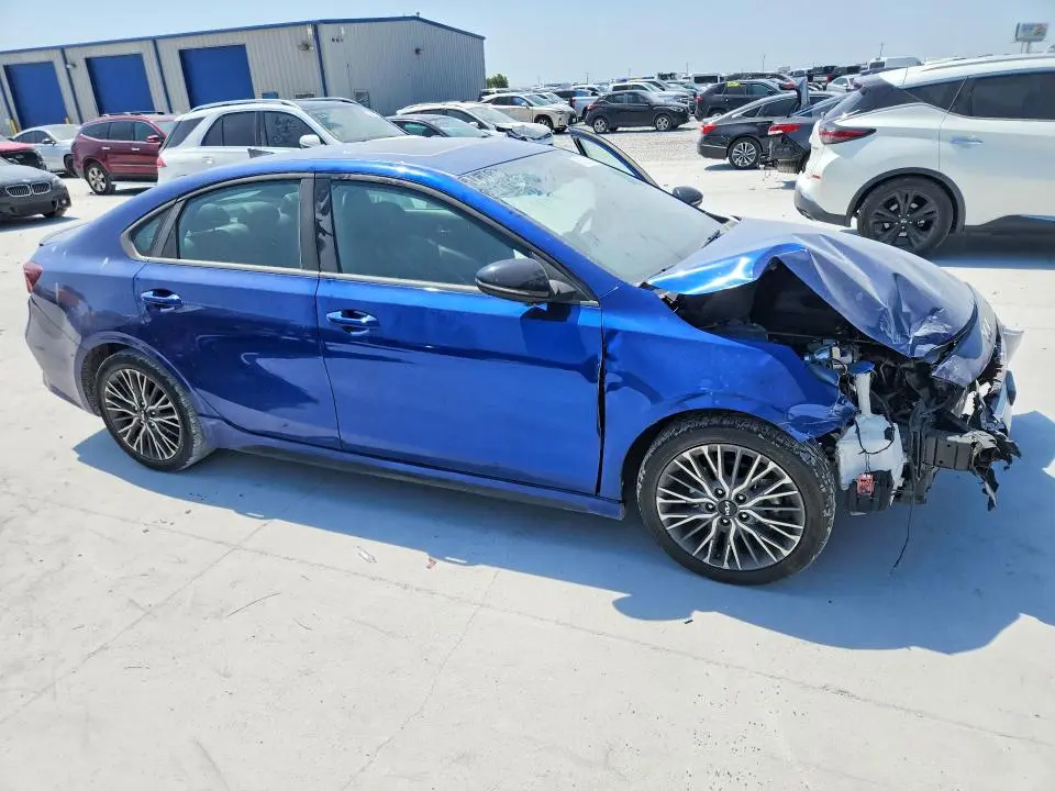 2024 KIA FORTE GT LINE  