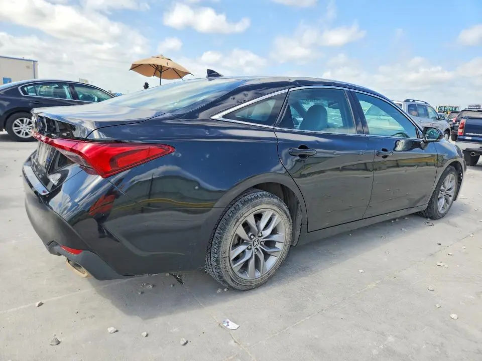 2020 TOYOTA AVALON XLE  