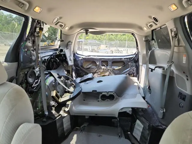 2017 TOYOTA SIENNA LE  