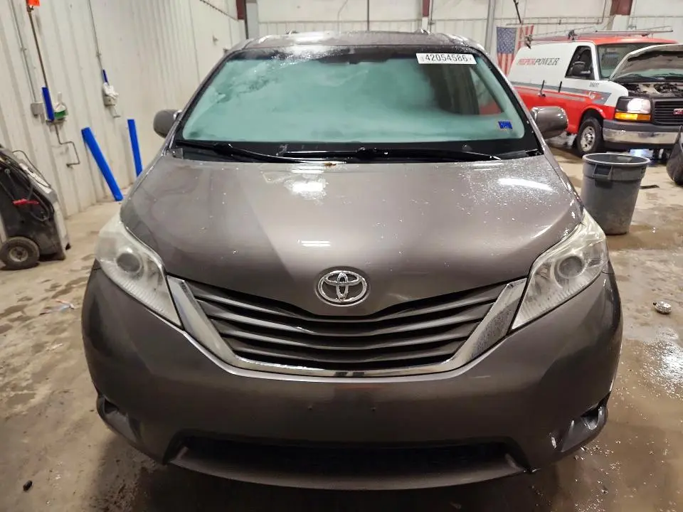 2012 TOYOTA SIENNA XLE 8-PASSENGER  