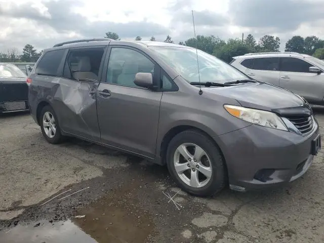 2013 TOYOTA SIENNA LE  