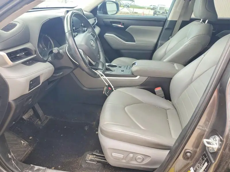 2022 TOYOTA HIGHLANDER XLE  