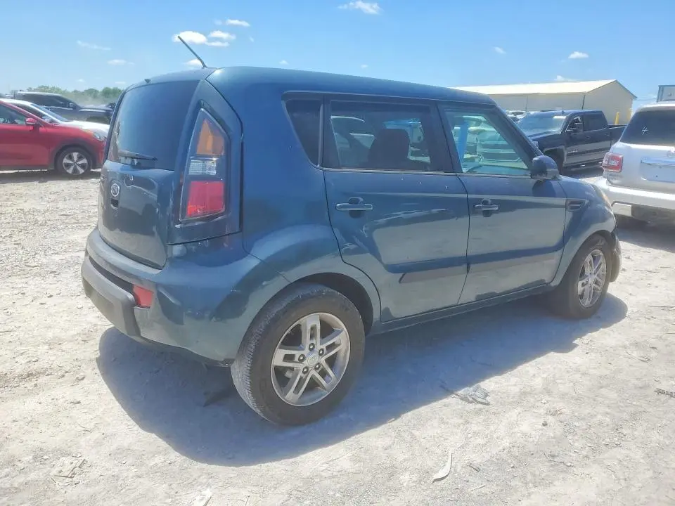 2011 KIA SOUL +  