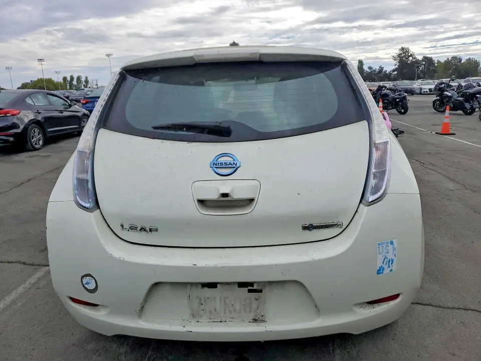 2011 NISSAN LEAF SV  