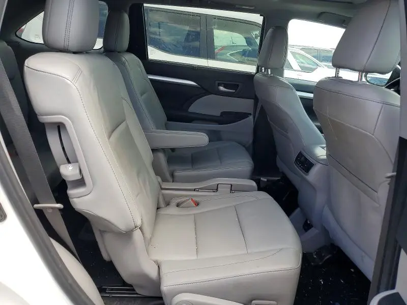 2016 TOYOTA HIGHLANDER XLE  