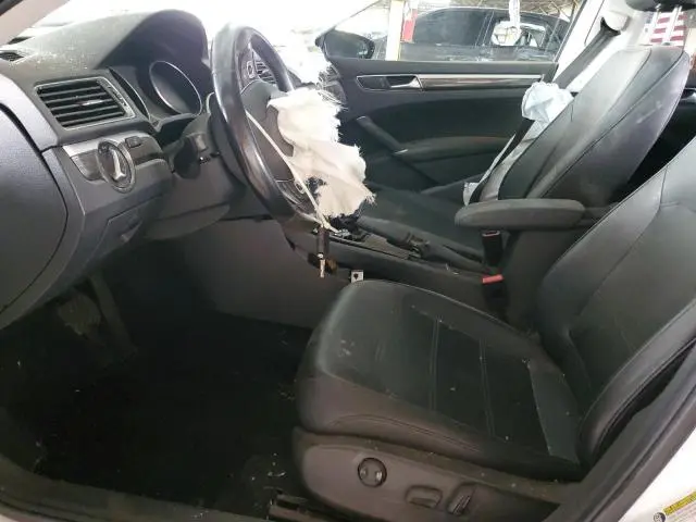2017 VOLKSWAGEN PASSAT SE  