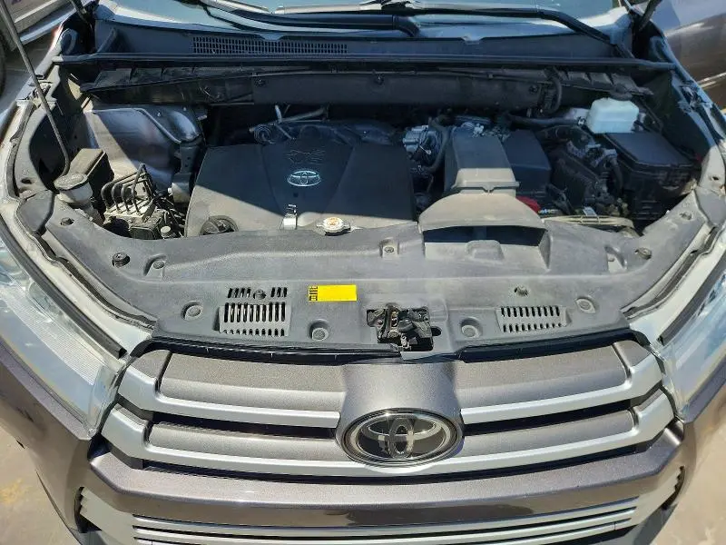 2019 TOYOTA HIGHLANDER LE PLUS  