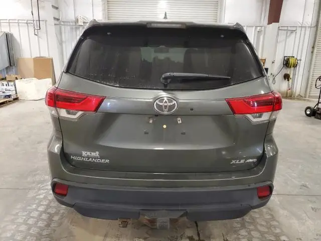 2017 TOYOTA HIGHLANDER SE  