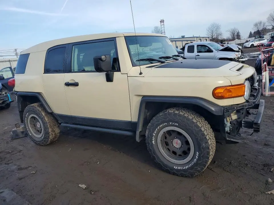 2010 TOYOTA FJ CRUISER   