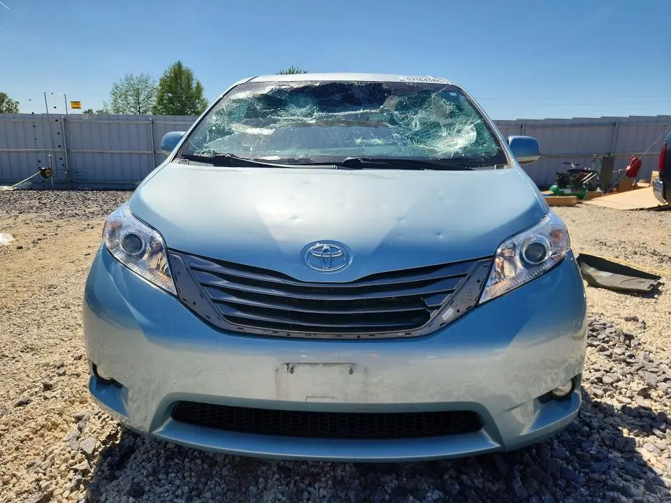 2015 TOYOTA SIENNA XLE 8-PASSENGER  
