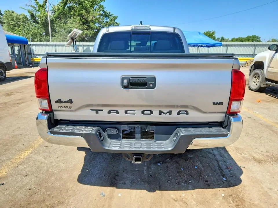 2020 TOYOTA TACOMA SR5 V6  