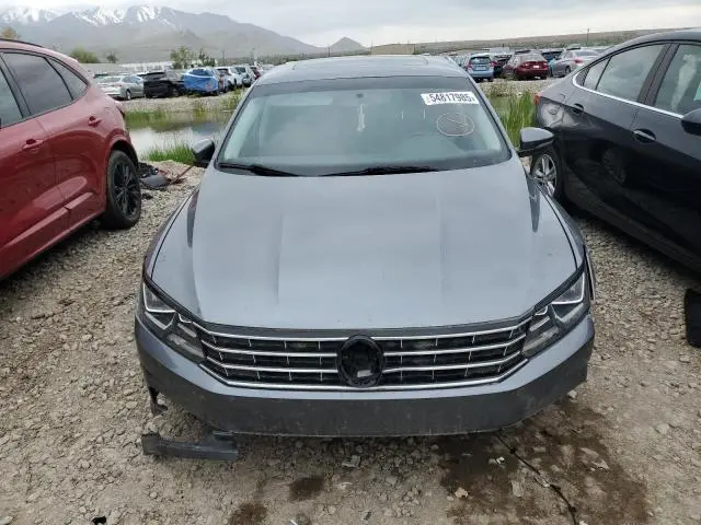 2017 VOLKSWAGEN PASSAT SE  