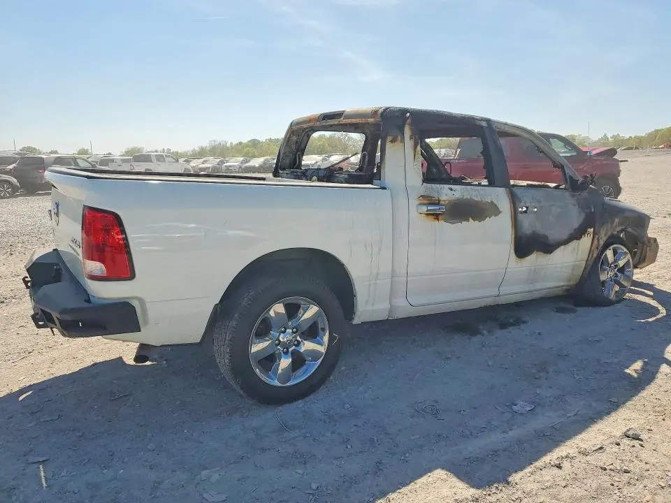 2016 RAM 1500 SLT  