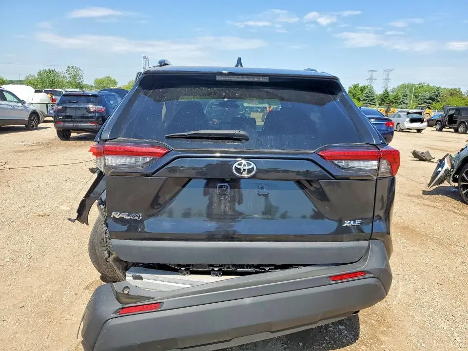 2023 TOYOTA RAV4 XLE  
