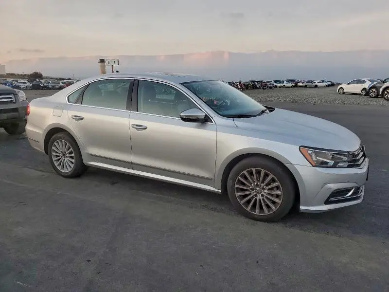 2017 VOLKSWAGEN PASSAT SE  