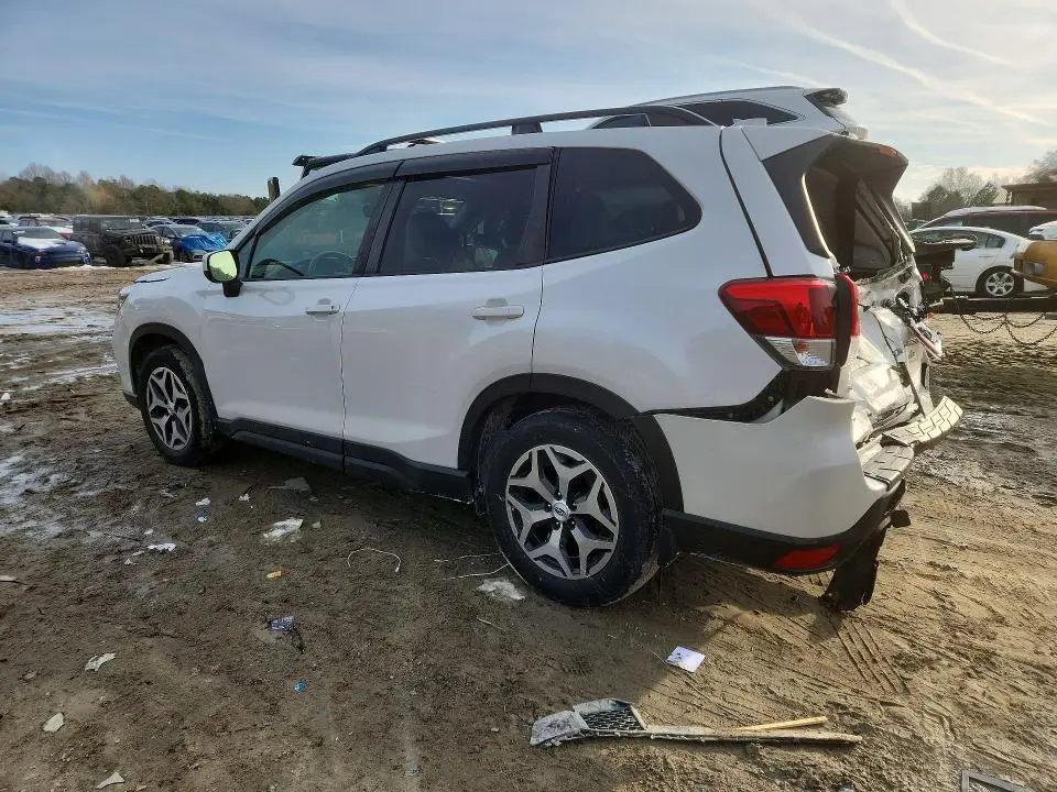 2021 SUBARU FORESTER   