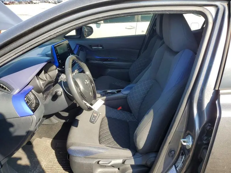 2020 TOYOTA C-HR XLE  