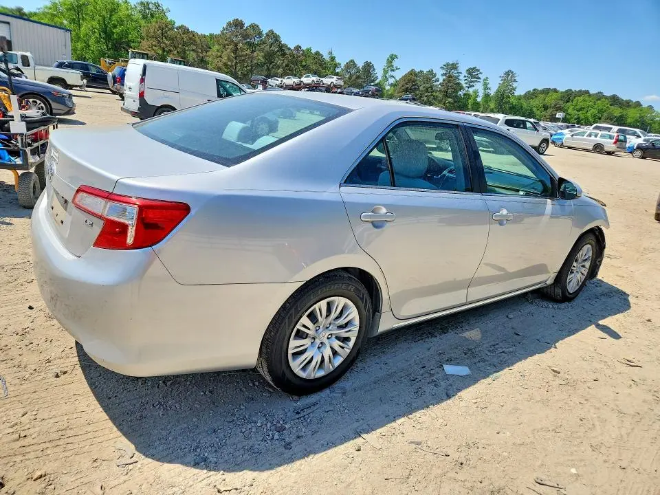 2014 TOYOTA CAMRY LE  