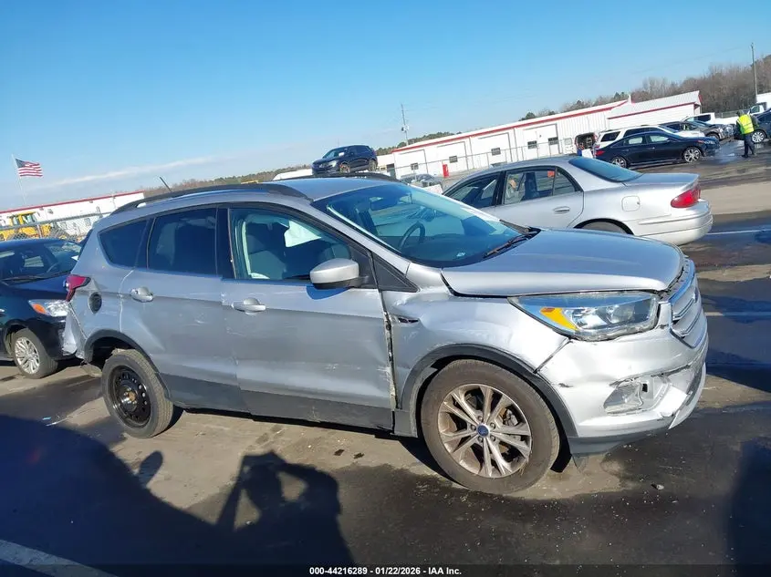 2018 FORD ESCAPE SE