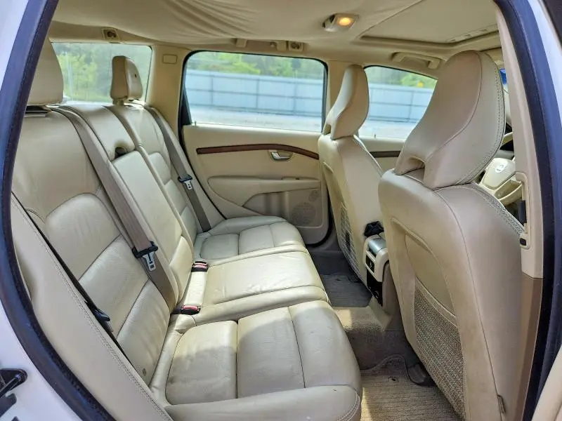 2011 VOLVO XC70 3.2  