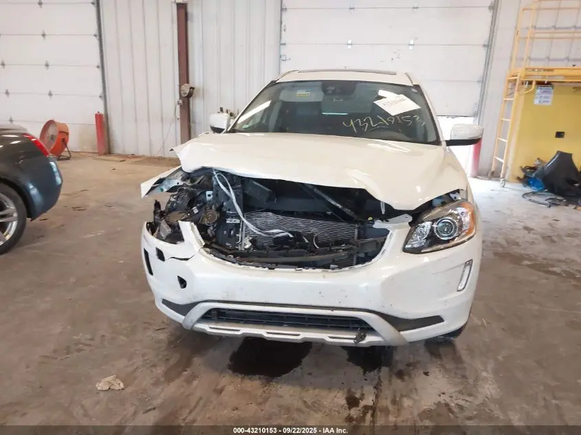 2017 VOLVO XC60 INSCRIPTION