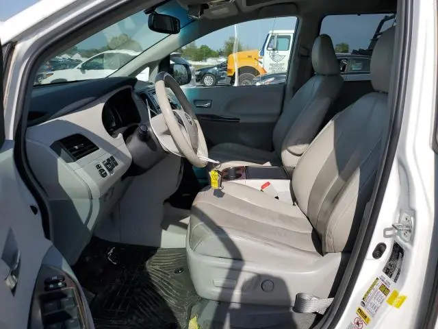 2014 TOYOTA SIENNA XLE  