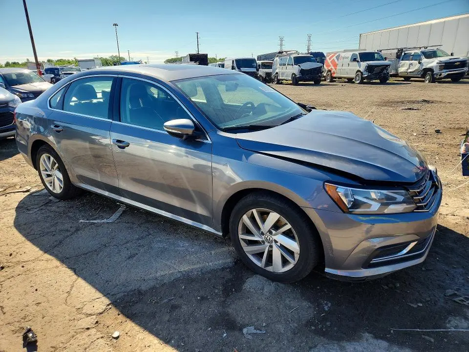 2018 VOLKSWAGEN PASSAT SE  