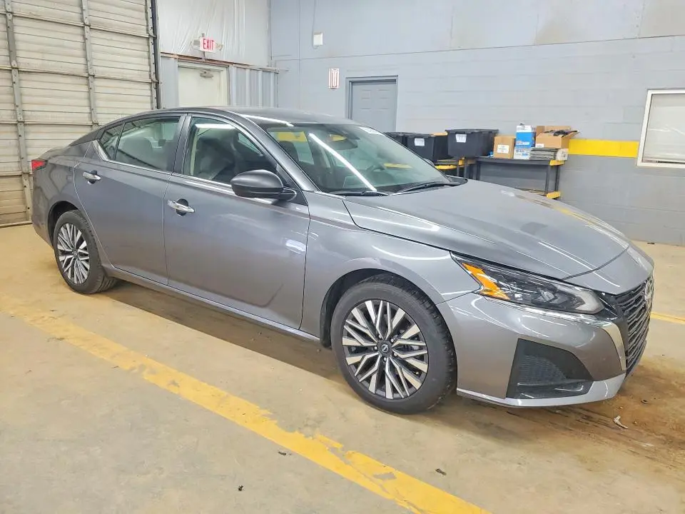 2024 NISSAN ALTIMA SV  