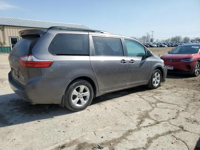 2017 TOYOTA SIENNA LE  