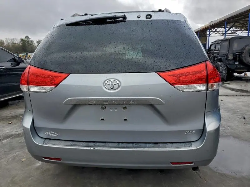 2011 TOYOTA SIENNA XLE  