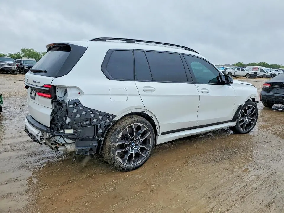 2025 BMW X7 M60I  