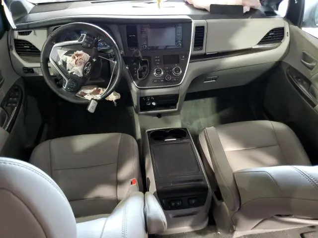 2020 TOYOTA SIENNA XLE  