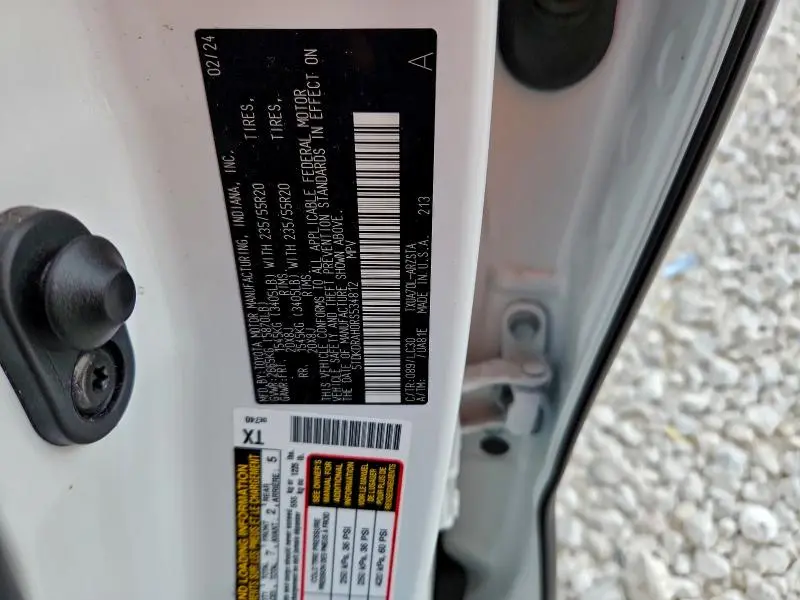 2024 TOYOTA HIGHLANDER LE  